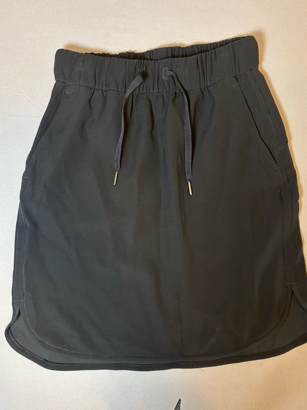Lululemon Women's Black Drawstring Athletic Skirt Size 4